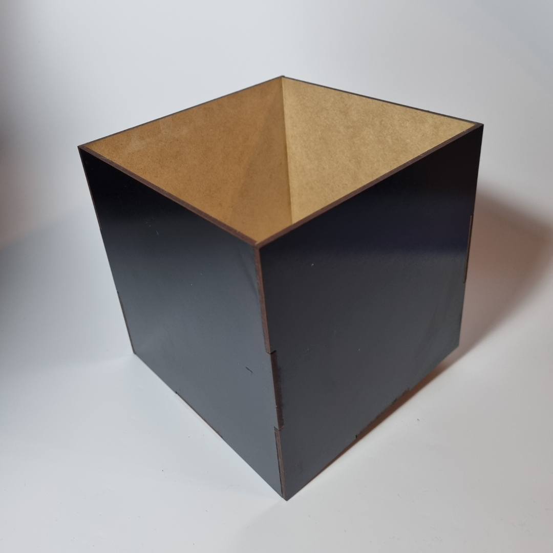 Cajas tipo cubo en madera.