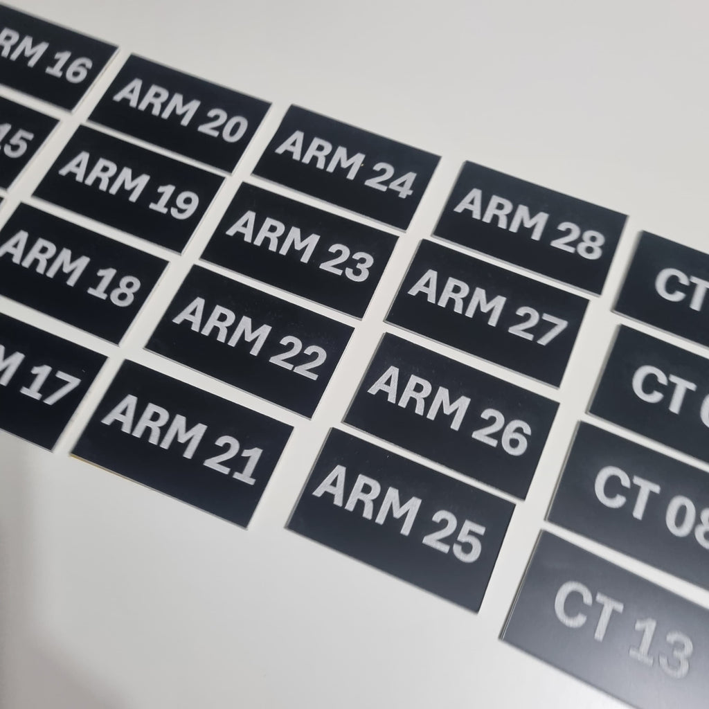 Rótulos en Lamicoid para Tableros Eléctricos | Placas Identificadoras Grabadas